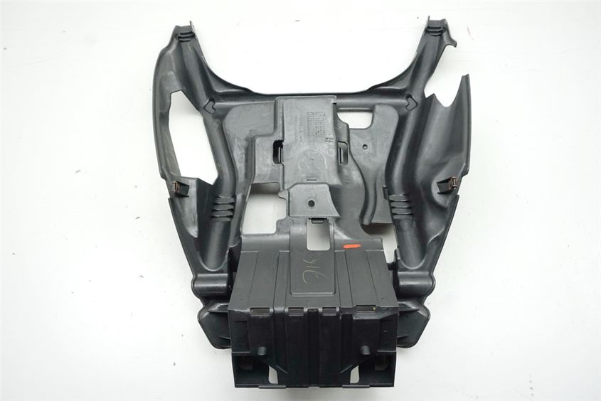 SUZUKI AN 650 ABS WVBU BURGMAN EXECUT CAJA DE BATERÍA GUARDABARROS PASO DE RUEDA