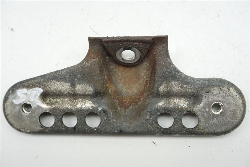 SUZUKI AN 650 ABS WVBU BURGMAN EXECUTIVE FOOTBOARD HOLDER PASSENGER RIGHT