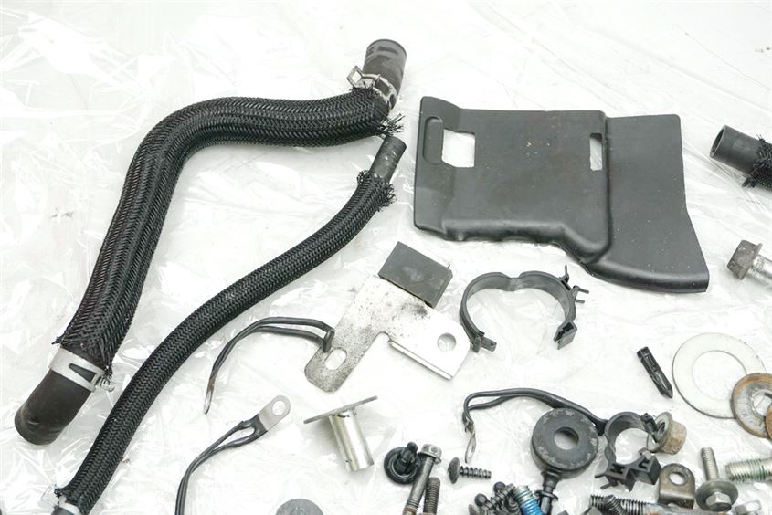 SUZUKI AN 650 ABS WVBU BURGMAN EXECUT TORNILLOS Y PIEZAS PEQUEÑAS