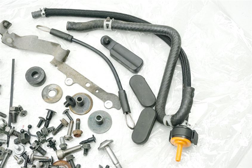 SUZUKI AN 650 ABS WVBU BURGMAN EXECUT TORNILLOS Y PIEZAS PEQUEÑAS
