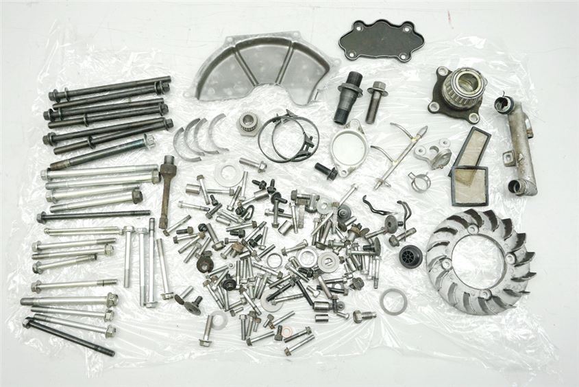 SUZUKI AN 650 ABS WVBU BURGMAN EXECUT TORNILLOS Y PIEZAS PEQUEÑAS - MOTOR