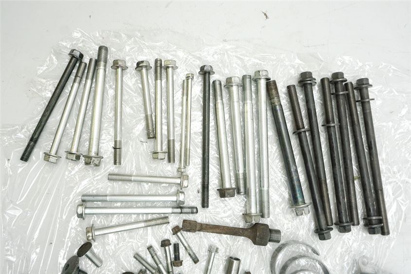 SUZUKI AN 650 ABS WVBU BURGMAN EXECUT TORNILLOS Y PIEZAS PEQUEÑAS - MOTOR