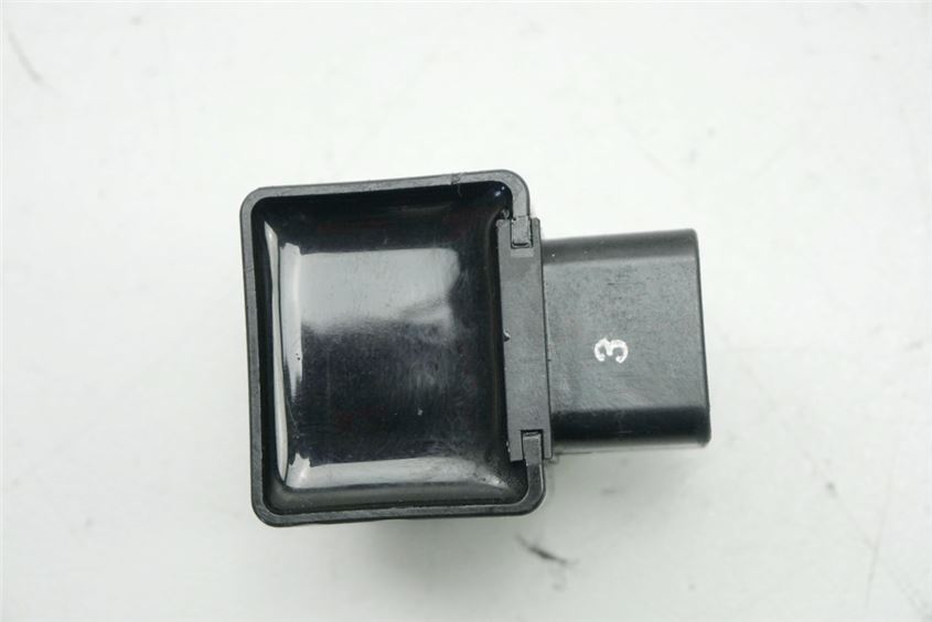 SUZUKI AN 650 ABS WVBU BURGMAN EXECUT RELÉ OMRON - G82-SU3