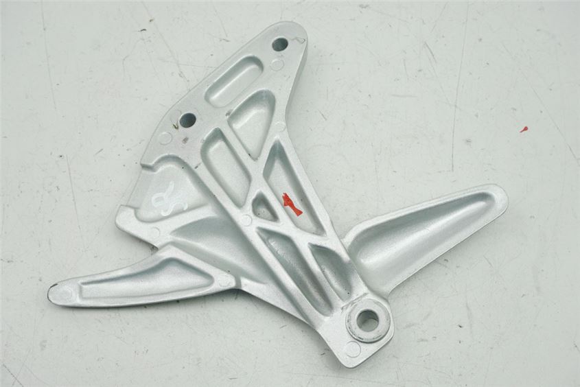 APRILIA PEGASO 650 ML FUßRASTENTRÄGER SOZIUS RECHTS HALTER FUßRASTE