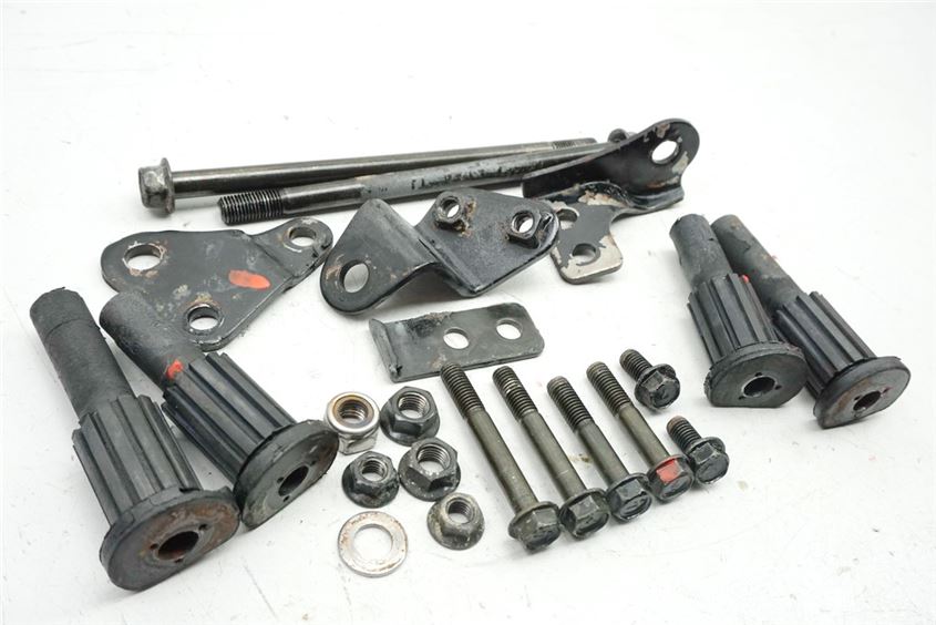 KAWASAKI EN 500 EN 500 A ENGINE MOUNT AXLE BOLT RETAINING PLATE SPACERS