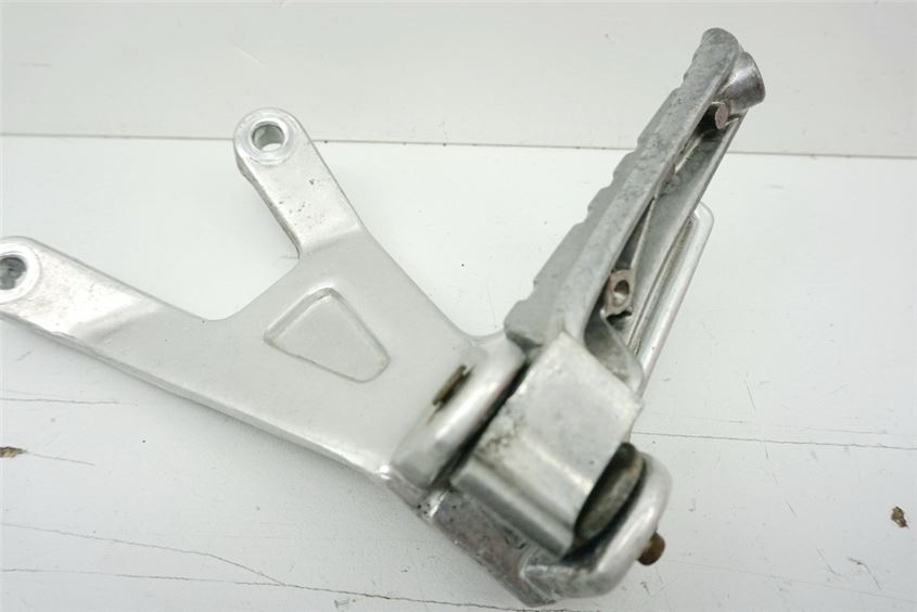 YAMAHA FZ 750 2KK FOOTREST SYSTEM PILLION LEFT BRACKET FOOTREST