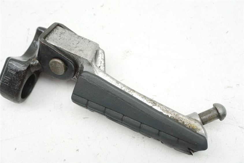 YAMAHA FZ 750 2KK FOOTREST BRACKET RIDER RIGHT HOLDER FOOTREST