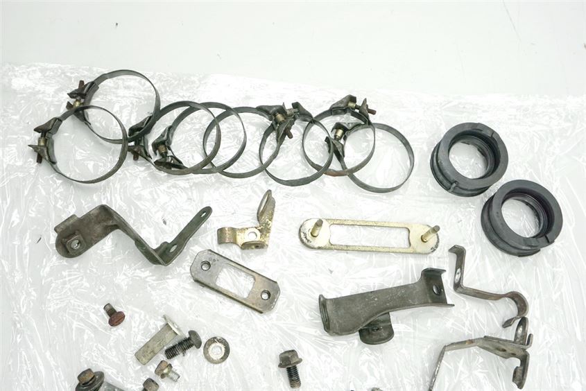 YAMAHA FZ 750 2KK TORNILLOS Y PIEZAS PEQUEÑAS