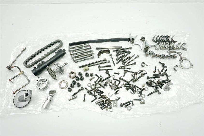YAMAHA FZ 750 2KK TORNILLOS Y PIEZAS PEQUEÑAS - MOTOR