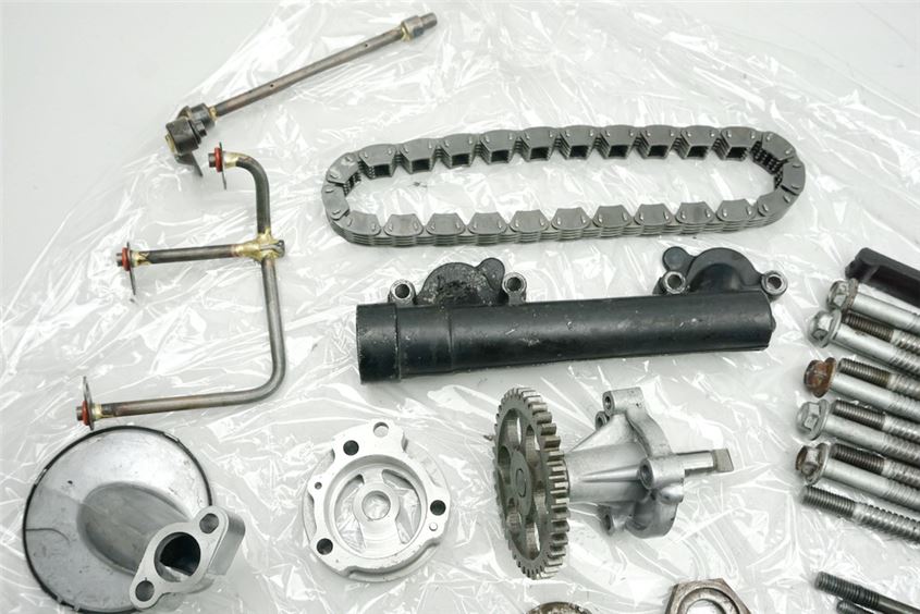 YAMAHA FZ 750 2KK TORNILLOS Y PIEZAS PEQUEÑAS - MOTOR