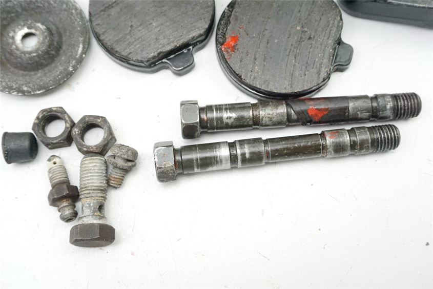 KAWASAKI Z 1000 ST KZT00E Bremssattel links Bremszange Bremskolben