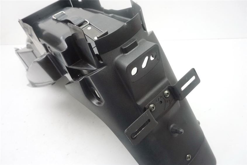 SUZUKI GSX 600 F AJ REAR FENDER WHEEL ARCH REAR INNER FAIRING