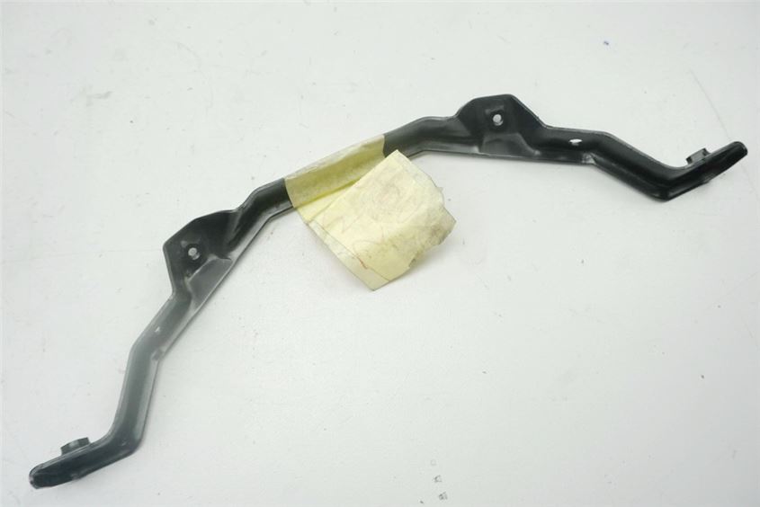 SUZUKI GSX 600 F AJ HALTERUNG STREBE UNTER SCHEINWERFER TRÄGER VERKLEIDUNG