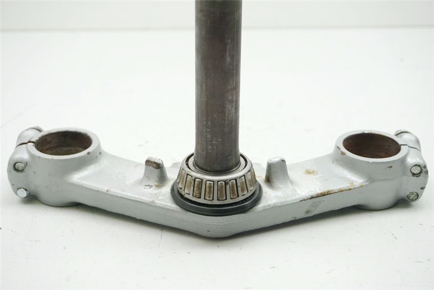 KAWASAKI GPZ 600 R NINJA ZX600A LOWER TRIPLE CLAMP FORK