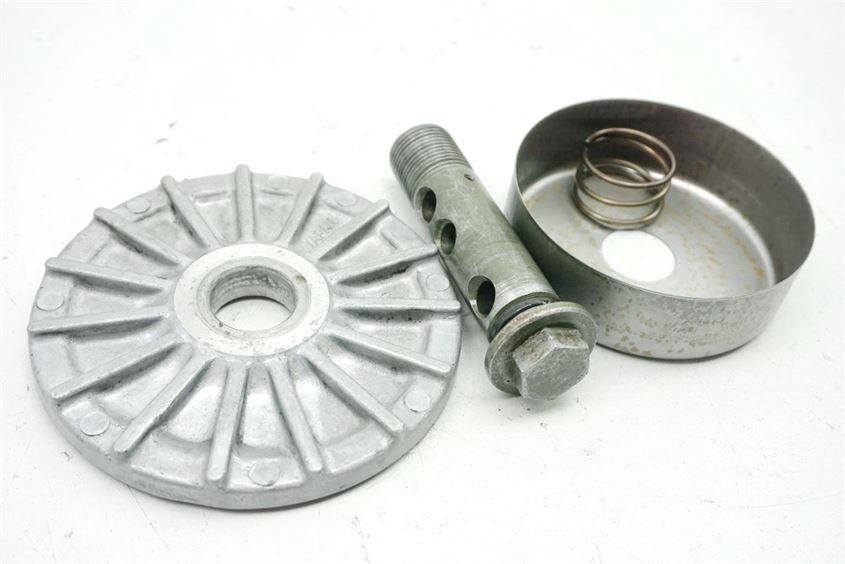 KAWASAKI GPZ 600 R NINJA ZX600A OIL FILTER COVER HOUSING BRACKET