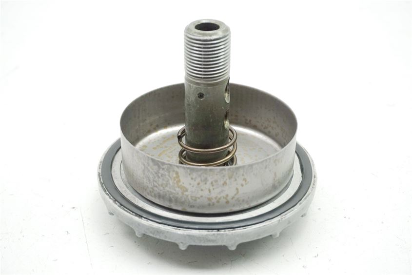KAWASAKI GPZ 600 R NINJA ZX600A OIL FILTER COVER HOUSING BRACKET