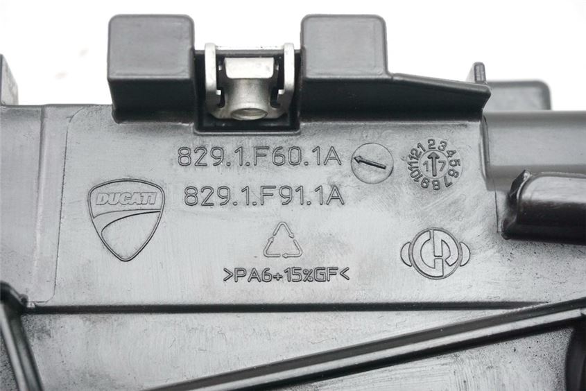 DUCATI SUPERSPORT 939 BATTERIEKASTEN BATTERIEFACH HALTER BATTERIE