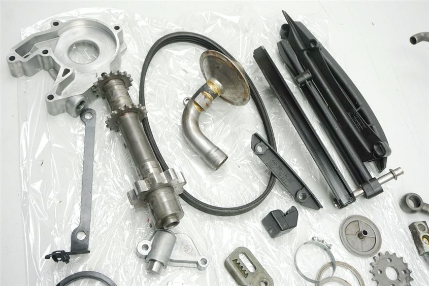 BMW R 1100 RT 259 MOTOR - TORNILLOS Y PIEZAS PEQUEÑAS