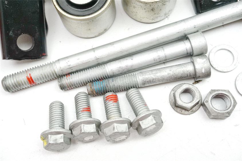 BMW K 1200 RS K12 MOTORHALTER ACHSE BOLZEN MOTOR HALTERUNG BUCHSEN DISTANZEN