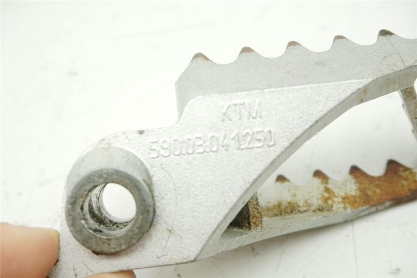 HUSABERG 550 FE FOOTREST DRIVER RIGHT FOOTREST
