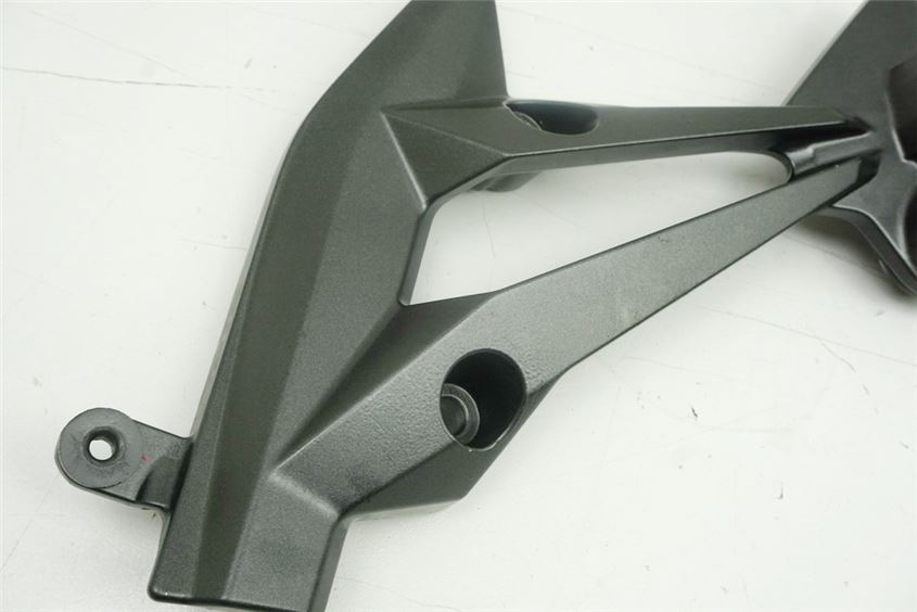 KAWASAKI Z 1000 ABS ZRT00B PASSENGER FOOTREST BRACKET LEFT HOLDER FOOTREST