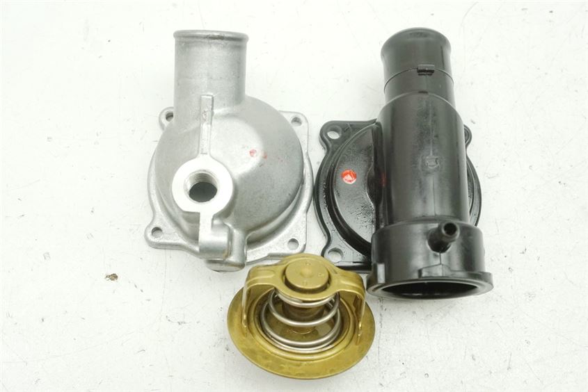 KAWASAKI Z 1000 ABS ZRT00B THERMOSTAT THERMOSTAT HOUSING