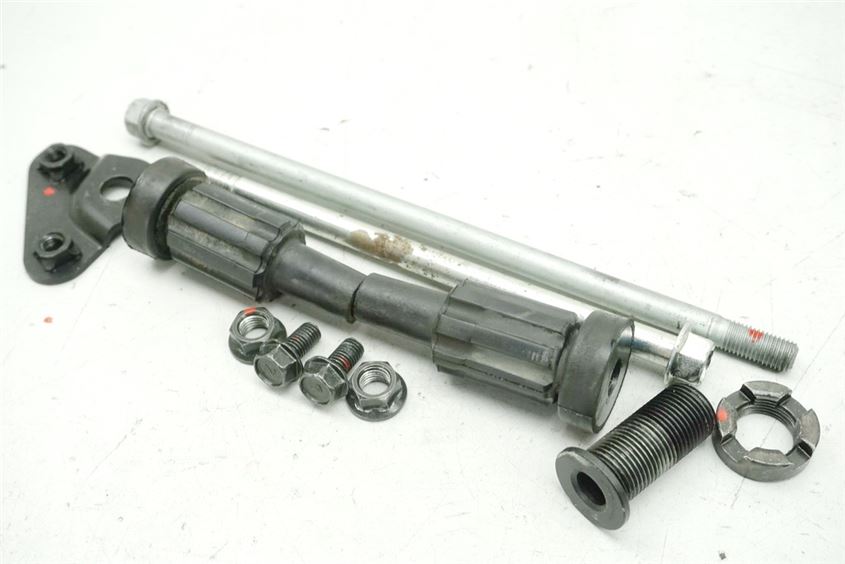 KAWASAKI Z 1000 ABS ZRT00B HALTERUNG MOTOR ACHSE BOLZEN DISTANZEN MOTORHALTER