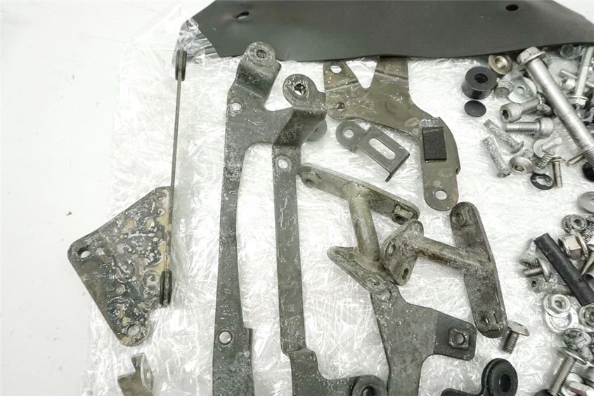 KAWASAKI Z 1000 ABS ZRT00B TORNILLOS, PIEZAS PEQUEÑAS Y SOPORTES