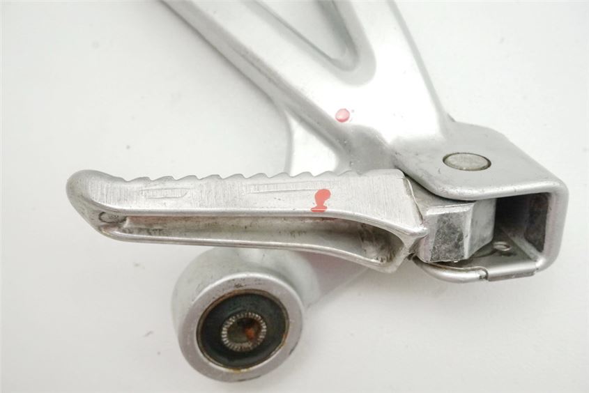 SUZUKI GSX-R 600 SRAD REPOSAPIÉS DERECHO TRASERO SOPORTE REPOSAPIÉS