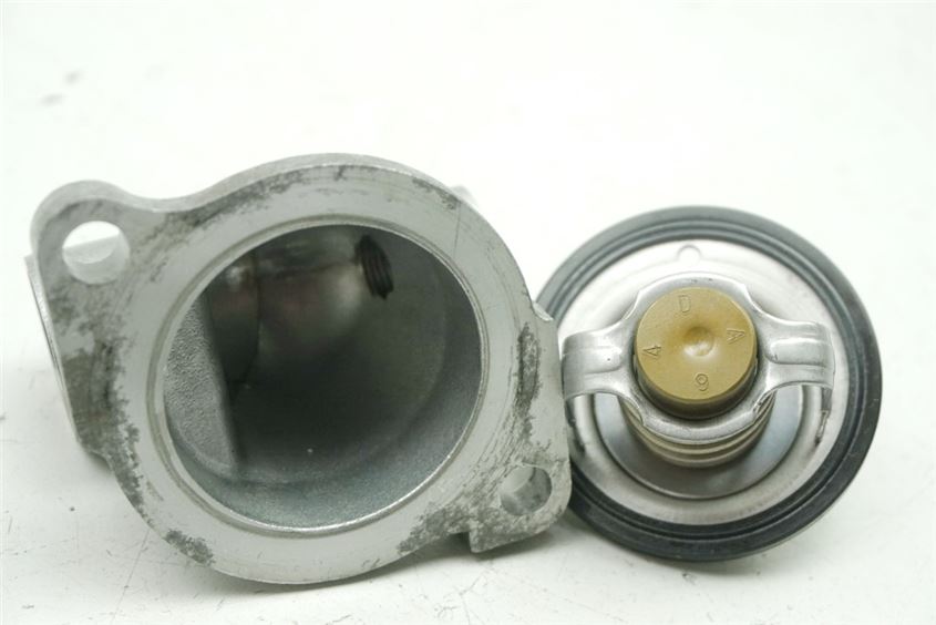 SUZUKI GSX-R 600 SRAD TERMOSTATO CARCASA DEL TERMOSTATO