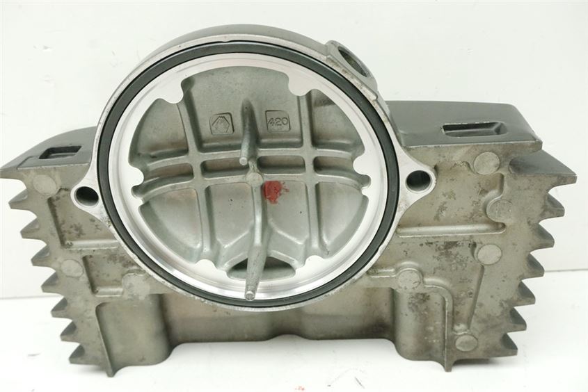 YAMAHA XVS 1100 VP05 CLASSIC DRAG STA REAR CYLINDER HEAD COVER ENGINE COVER