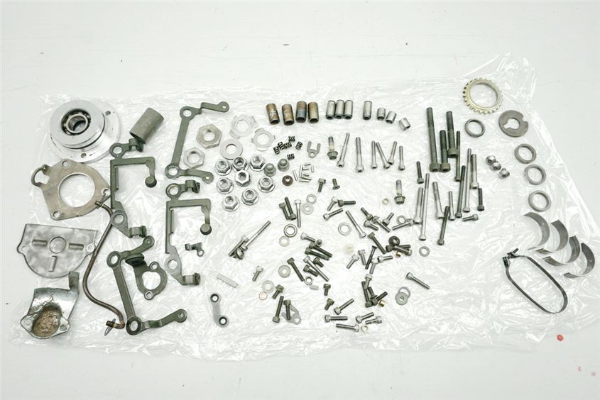 YAMAHA XVS 1100 VP05 CLASSIC DRAG STA TORNILLOS Y PIEZAS PEQUEÑAS - MOTOR