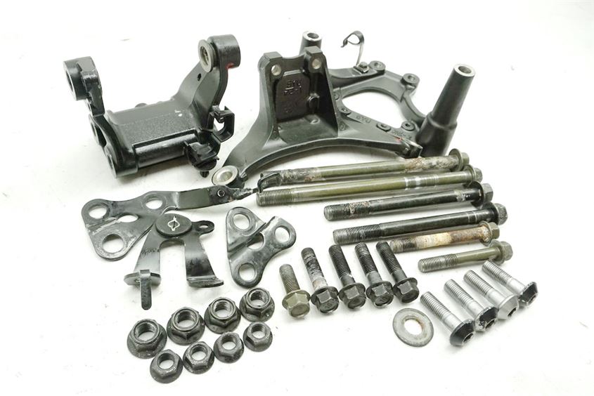 YAMAHA MT-01 RP12 ENGINE MOUNT BRACKET ENGINE AXLE BOLT SCREWS