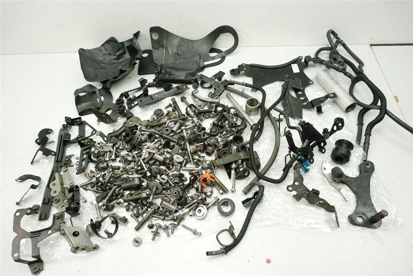 YAMAHA MT-01 RP12 TORNILLOS & PIEZAS PEQUEÑAS & SOPORTES