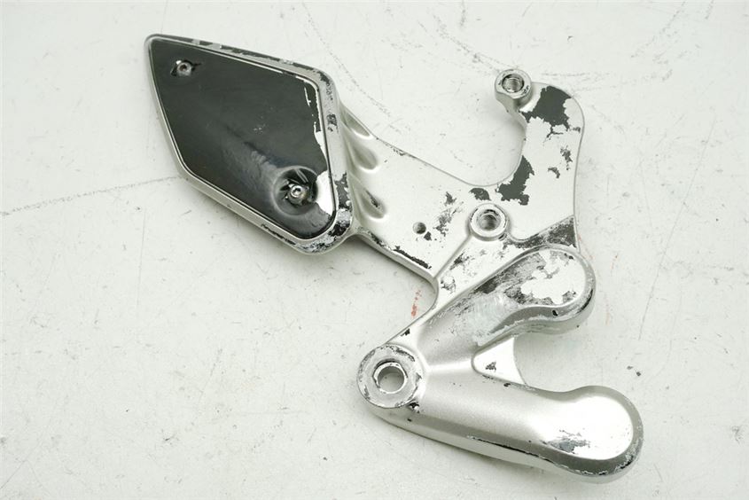 YAMAHA MT-01 RP12 SOPORTE REPOSAPIÉS DERECHO CONDUCTOR