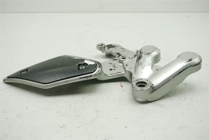 YAMAHA MT-01 RP12 SOPORTE REPOSAPIÉS DERECHO CONDUCTOR