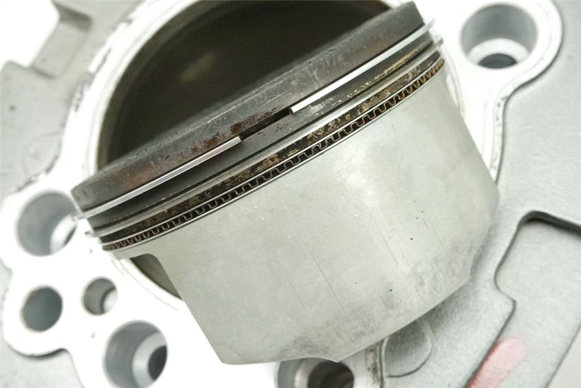 YAMAHA MT01 RP12 CYLINDER FRONT & PISTON