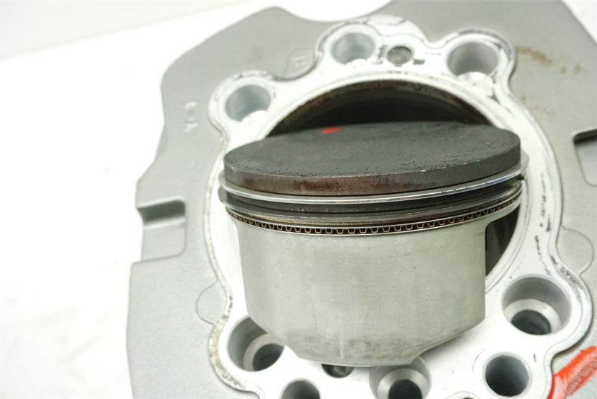 YAMAHA MT01 RP12 REAR CYLINDER & PISTON