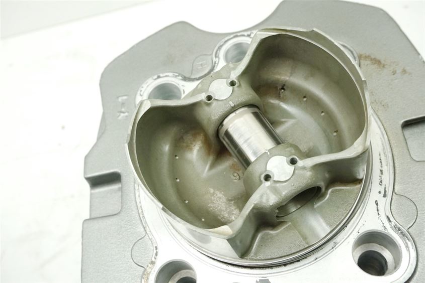 YAMAHA MT01 RP12 REAR CYLINDER & PISTON