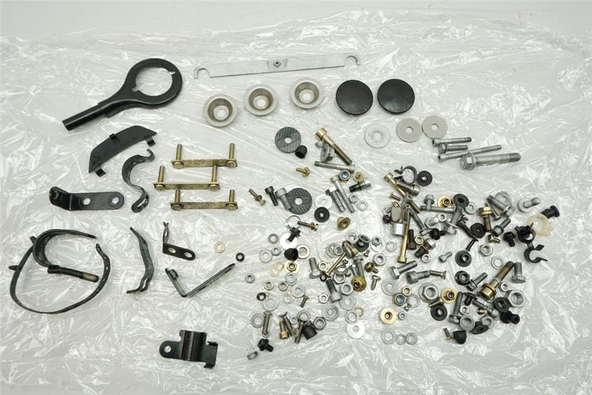 BMW R 100 R 247 E MYSTIC TORNILLOS Y PIEZAS PEQUEÑAS