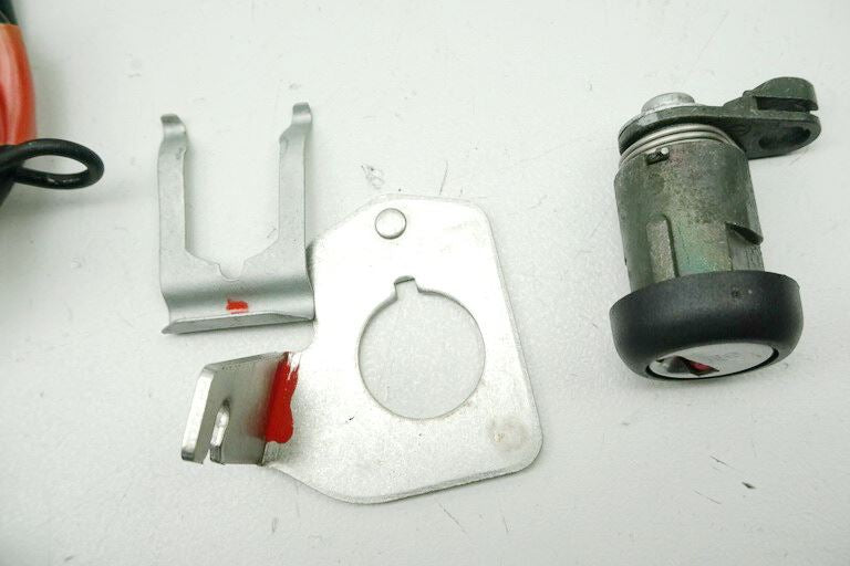 APRILIA ETV 1000 CAPO NORD SCHLOßSATZ ZÜNDSCHLOß TANKDECKEL & 2 SCHLÜSSEL
