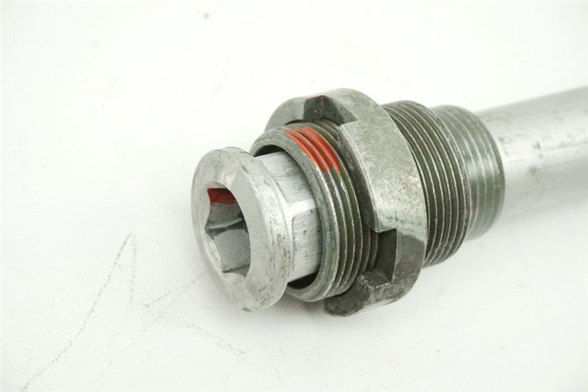 APRILIA ETV 1000 CAPO NORD SCHWINGACHSE ACHSE SCHWINGE DISTANZEN