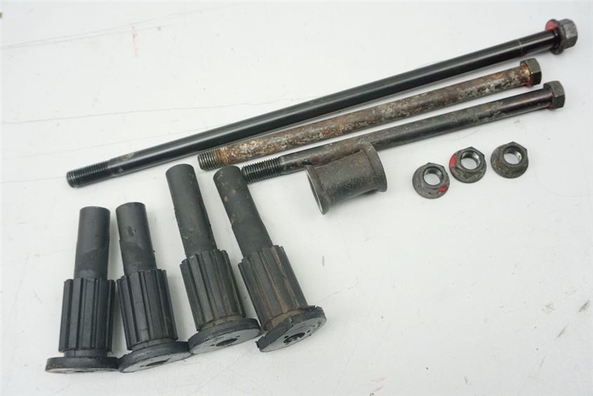 KAWASAKI KLE 500 LE500A HALTERUNG MOTOR ACHSE BOLZEN DISTANZEN MOTORHALTER
