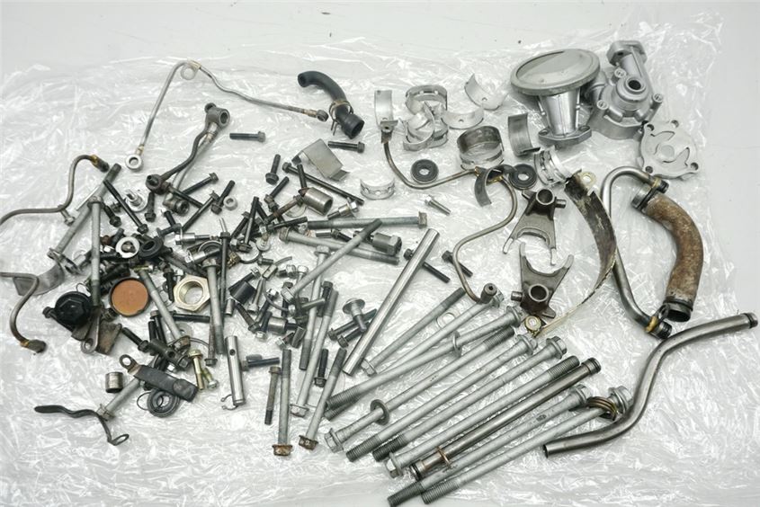 KAWASAKI KLE 500 LE500A TORNILLOS Y PIEZAS PEQUEÑAS - MOTOR