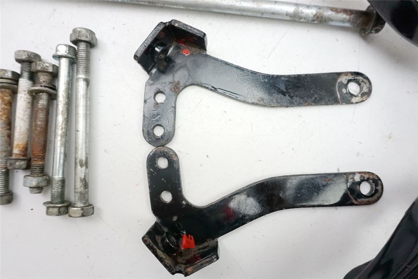 HONDA CX 500 C PC01 ENGINE MOUNT AXLE BOLTS SCREWS ENGINE BRACKET