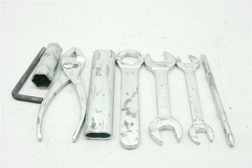 HONDA CBR 125 R JC39 HERRAMIENTAS DE A BORDO KIT DE HERRAMIENTAS