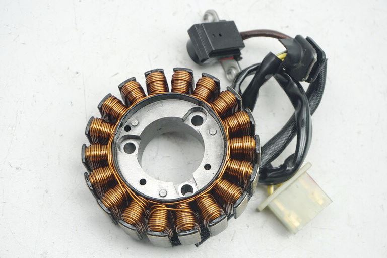 HONDA CBR 125 R JC39 ESTATOR DE LIMA ALTERNADOR PICK UP - 13400 KM
