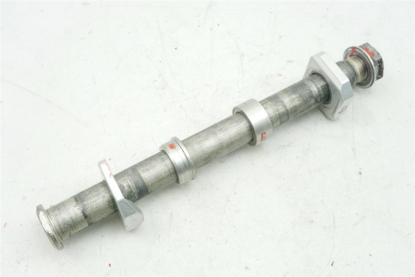 SUZUKI GSX-R 600 WVCV STECKACHSE HINTEN ACHSE DISTANZEN KETTENSPANNER