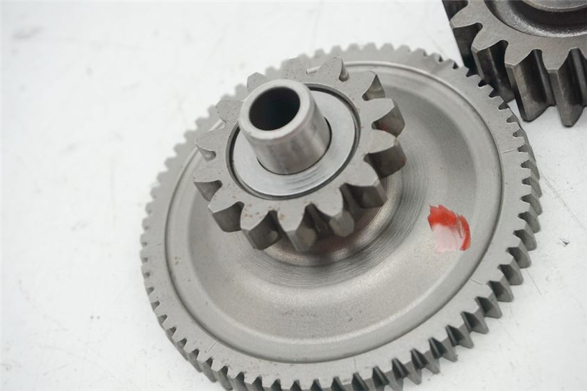 SUZUKI GSX-R 600 WVCV IDLER GEAR STARTER INTERMEDIATE GEAR FREEWHEEL