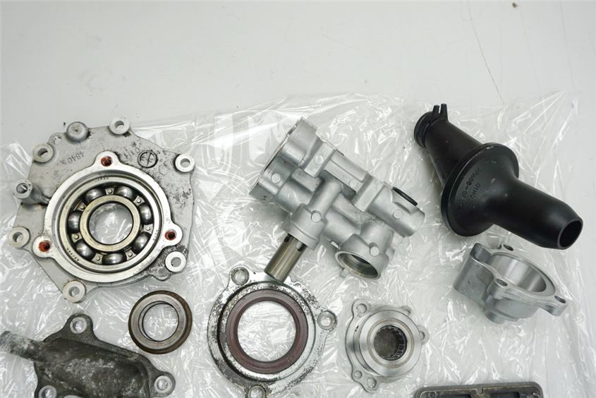 SUZUKI GSX-R 600 WVCV SCREWS & SMALL PARTS - ENGINE